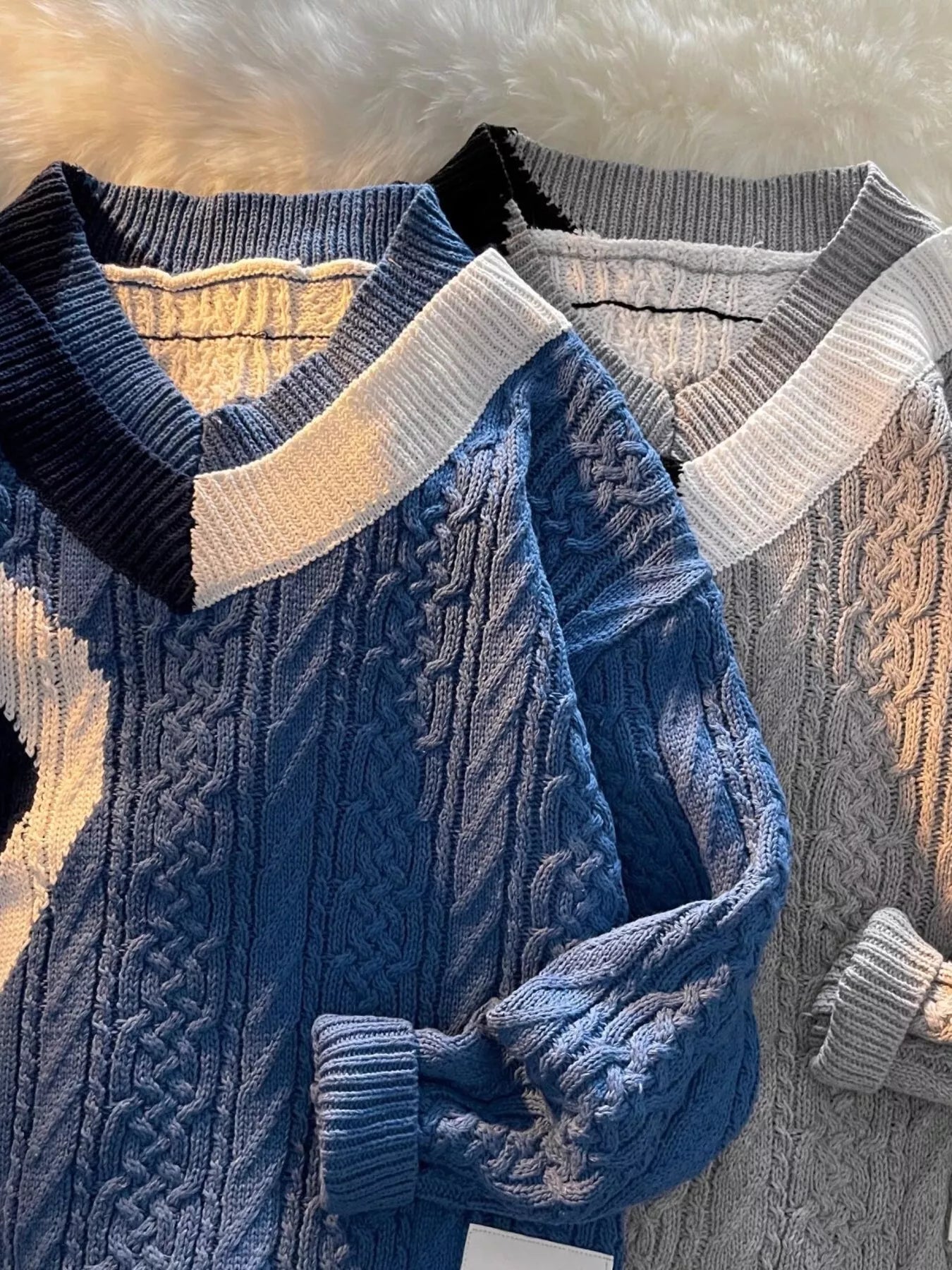 Men's Color Block V-Neck Knit Sweater from Armoire Gemzis